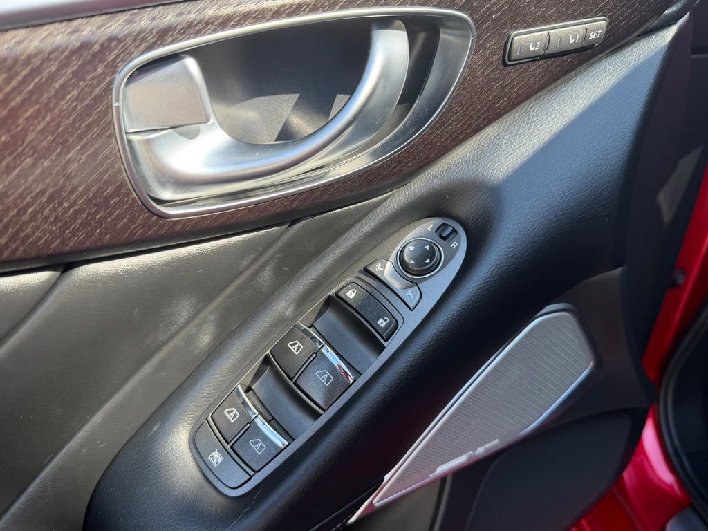 Used 2023 INFINITI Q50 Sensory image 17