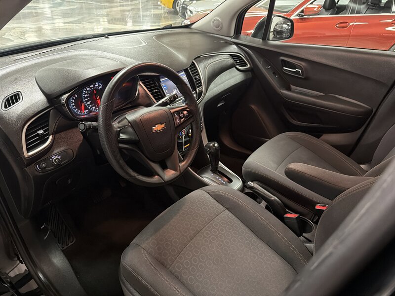 Used 2020 Chevrolet Trax LS FWD image 16