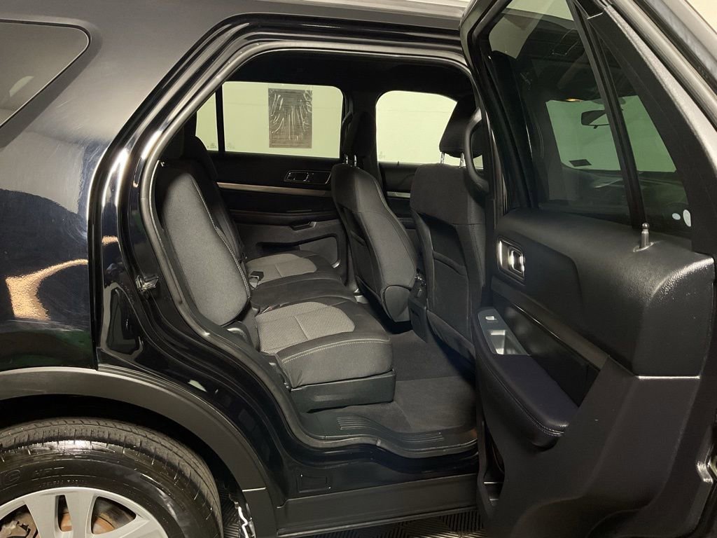 Used 2018 Ford Explorer XLT AWD/4WD image 35