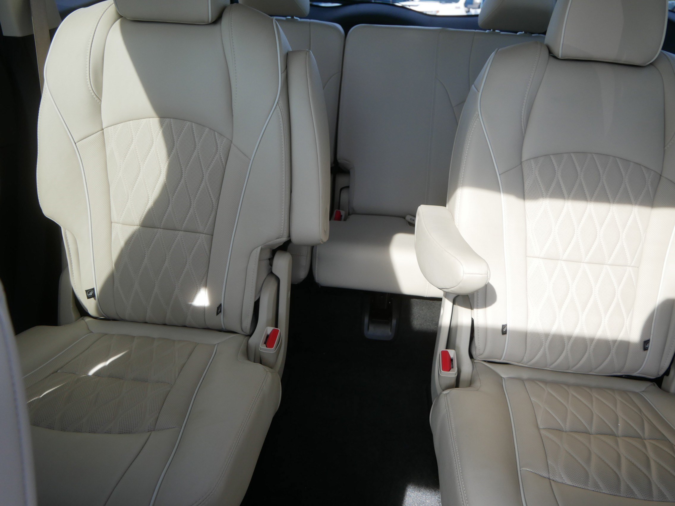 Used 2023 Buick Enclave Avenir w/ Avenir Technology Package AWD/4WD image 13