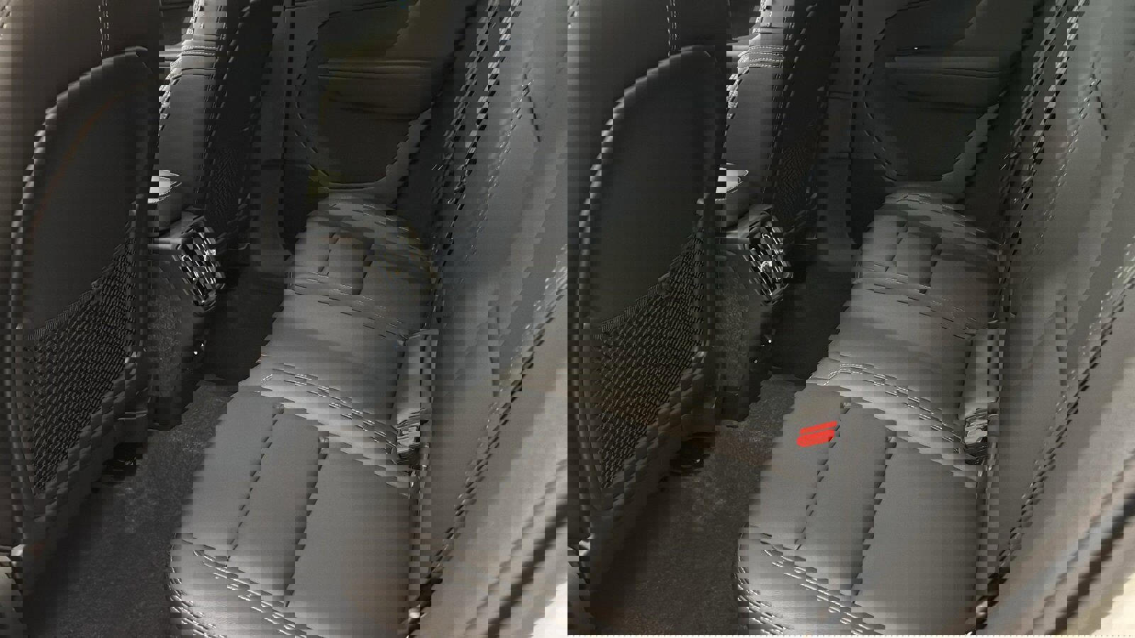 Used 2026 Volvo XC40 B5 Ultra w/ Protection Package Premier image 27