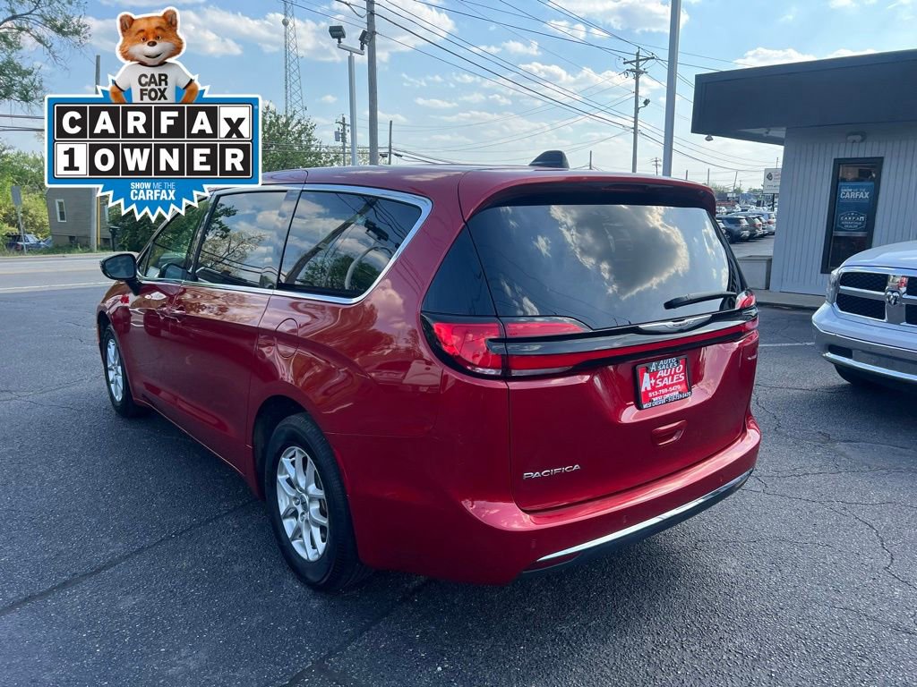 Used 2025 Chrysler Pacifica Select FWD image 8