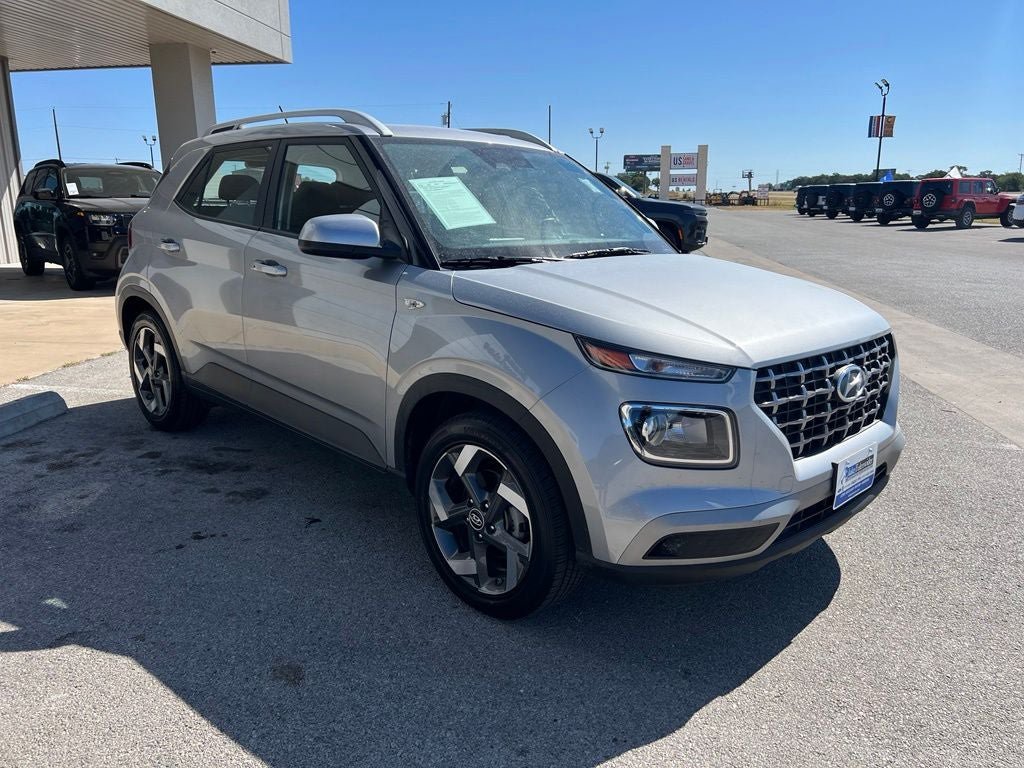 Used 2025 Hyundai Venue SEL FWD image 7