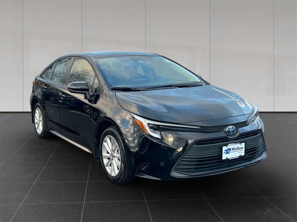 Used 2023 Toyota Corolla LE w/ LE Convenience Package image 7