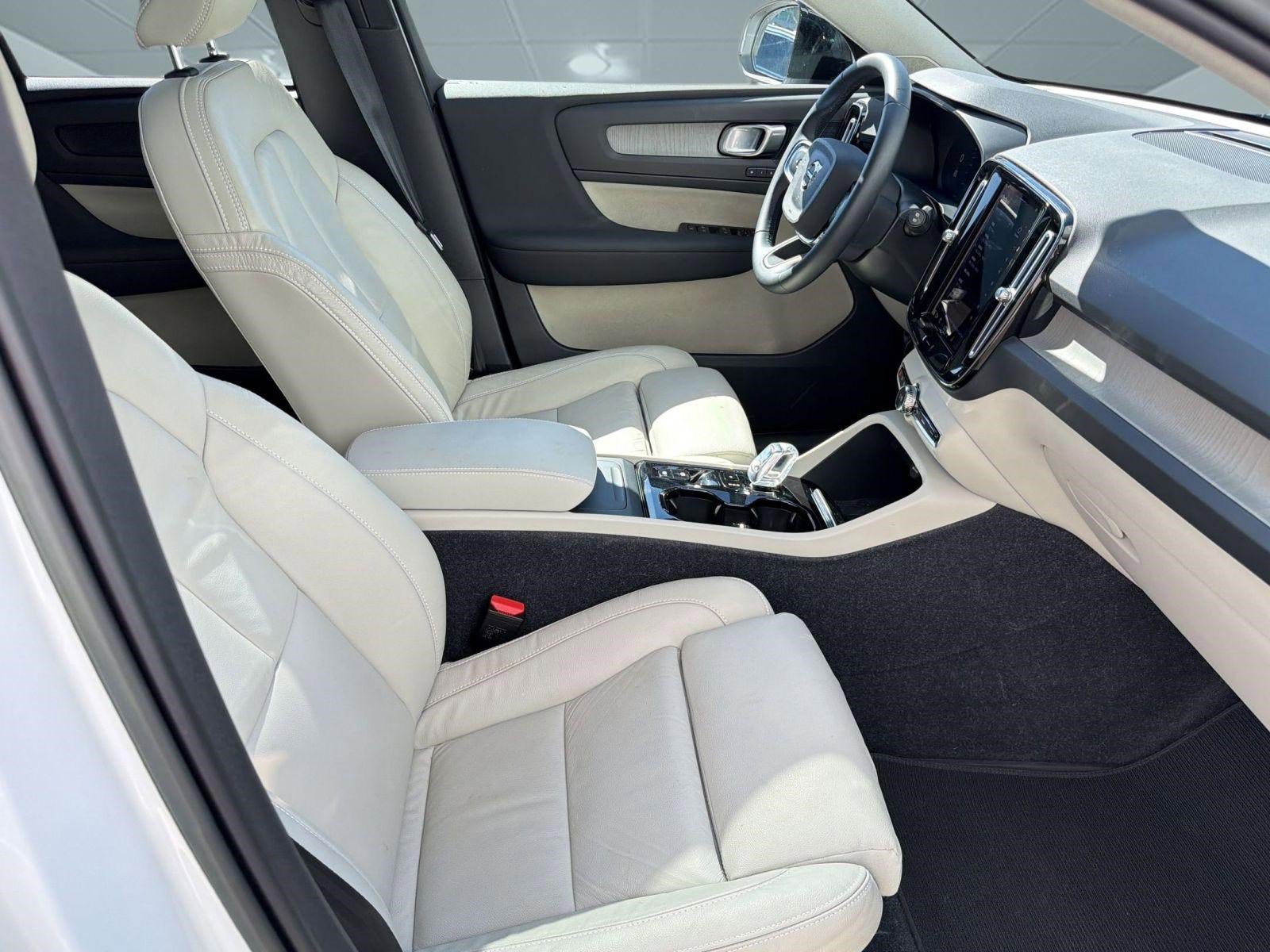 Certified 2023 Volvo XC40 B5 Plus w/ Protection Package Premier image 30