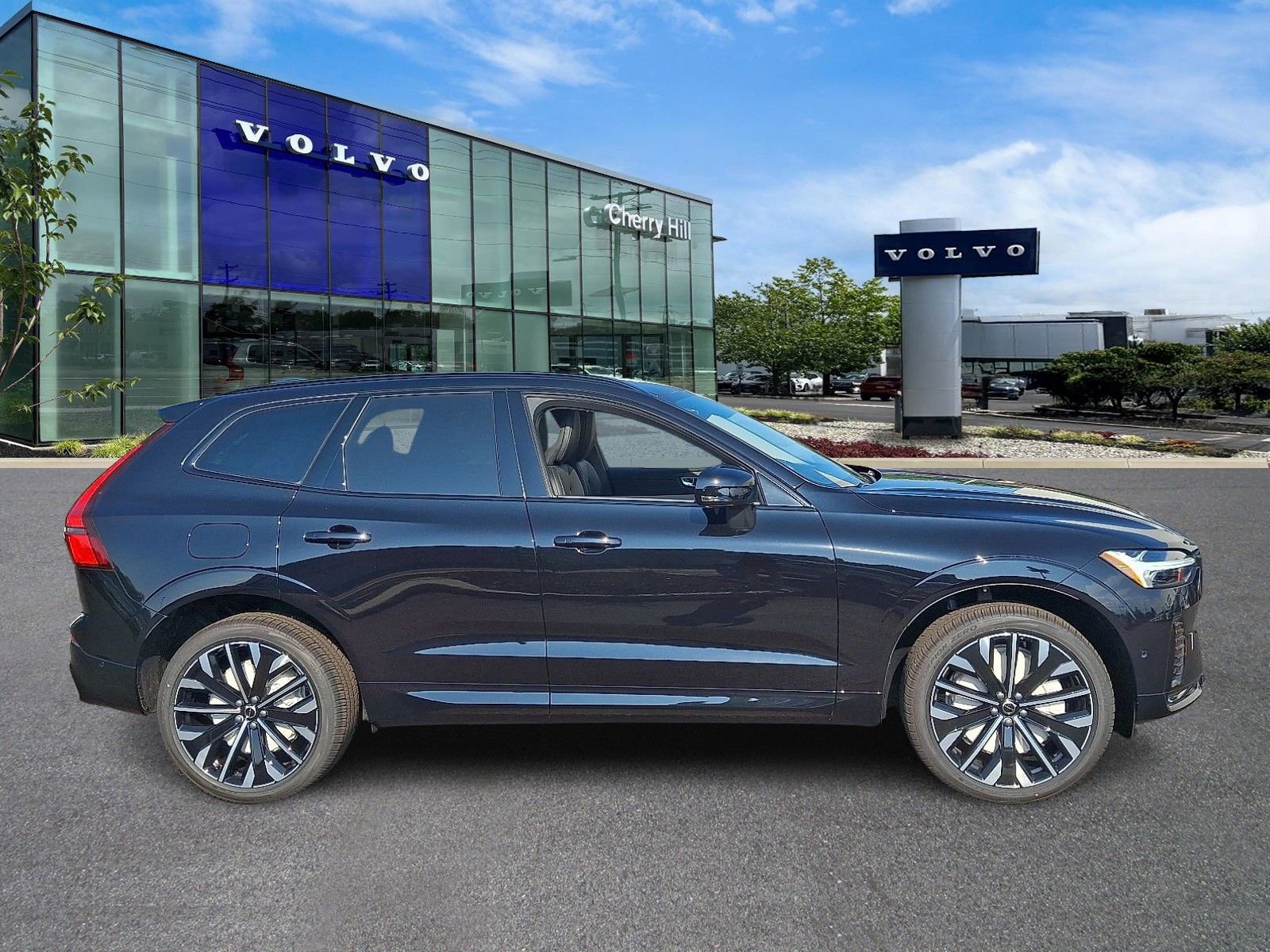 New 2026 Volvo XC60 B5 Ultra w/ Protection Package Premier image 7