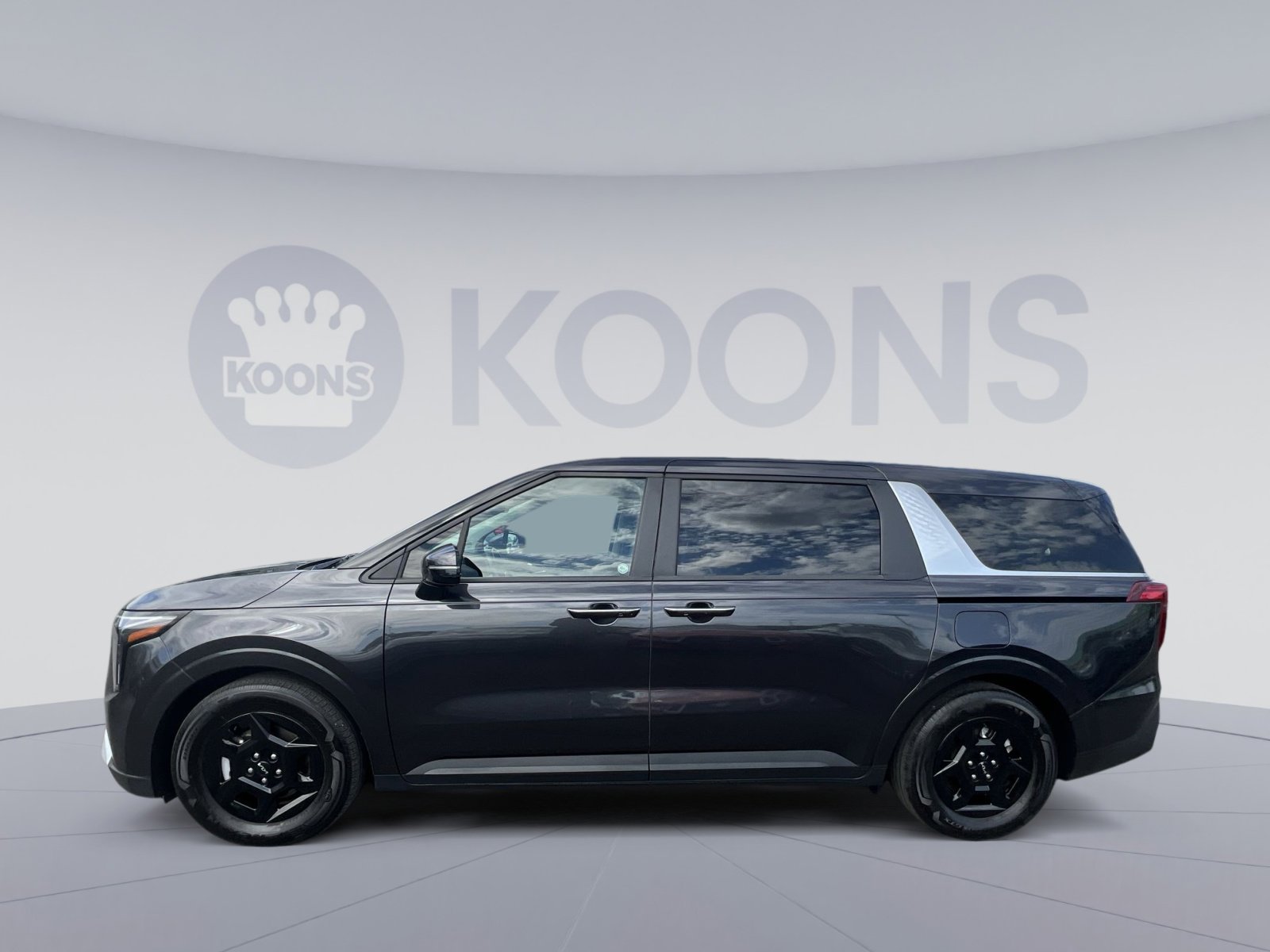 Used 2025 Kia Carnival FWD image 13