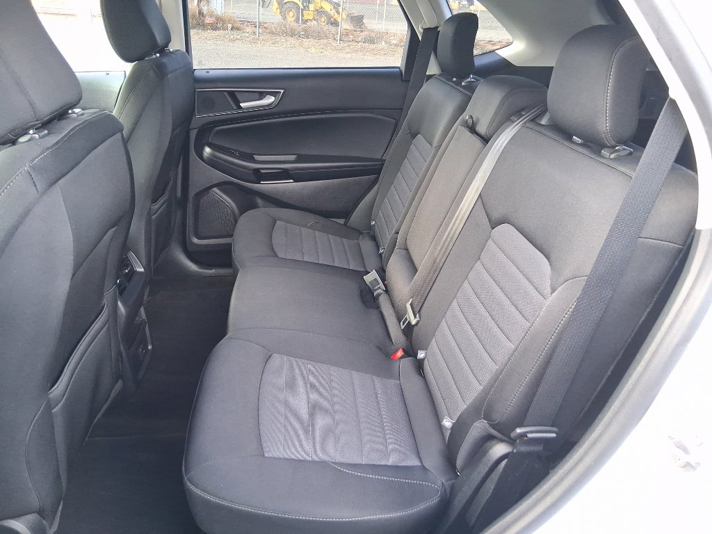 Used 2020 Ford Edge SE image 11