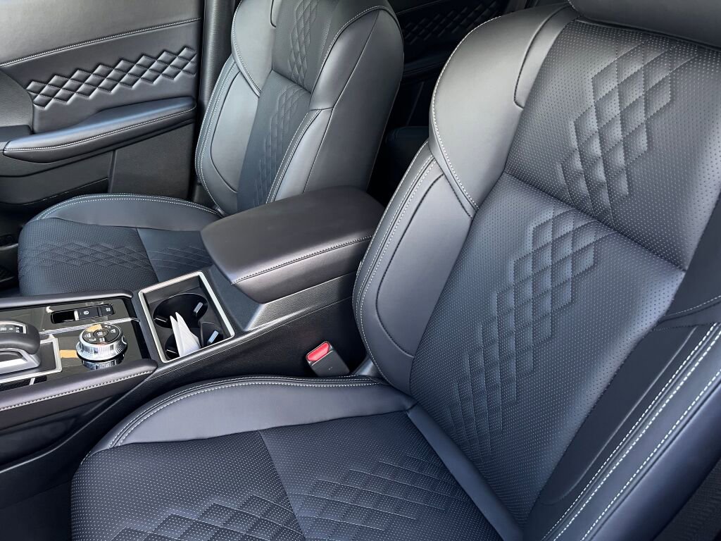 New 2025 Mitsubishi Outlander SEL Black Edition image 13