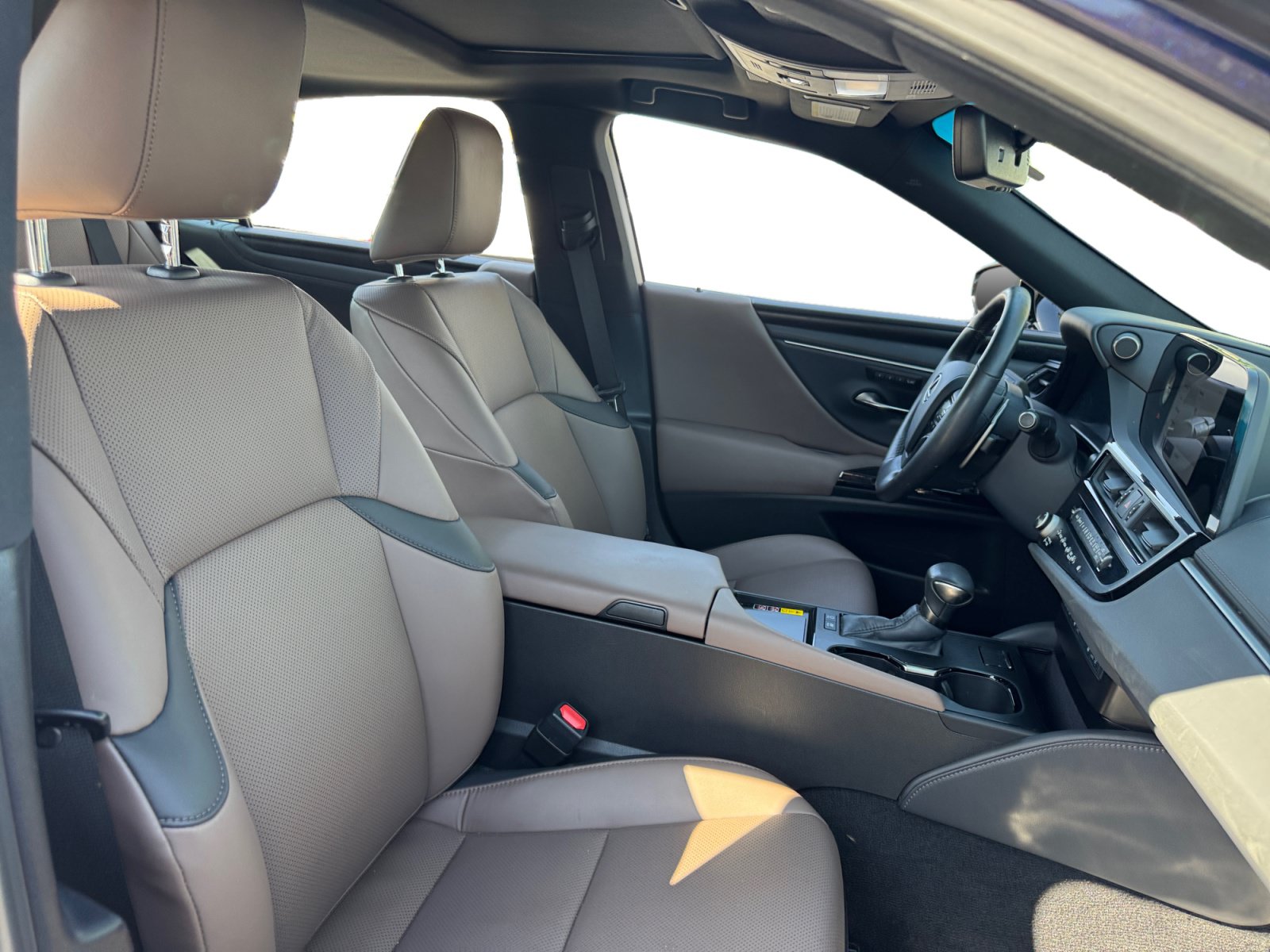 Used 2024 Lexus ES 300h w/ Premium Package FWD image 15