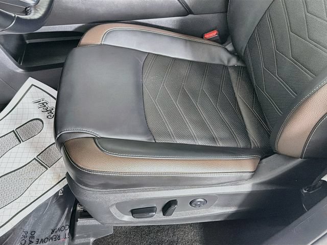 Used 2024 Nissan Pathfinder Platinum AWD/4WD image 19