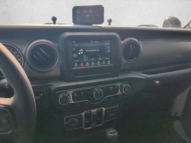 Used 2023 Jeep Gladiator Mojave AWD/4WD image 12