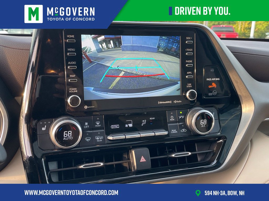 Used 2021 Toyota Highlander XLE AWD/4WD image 37