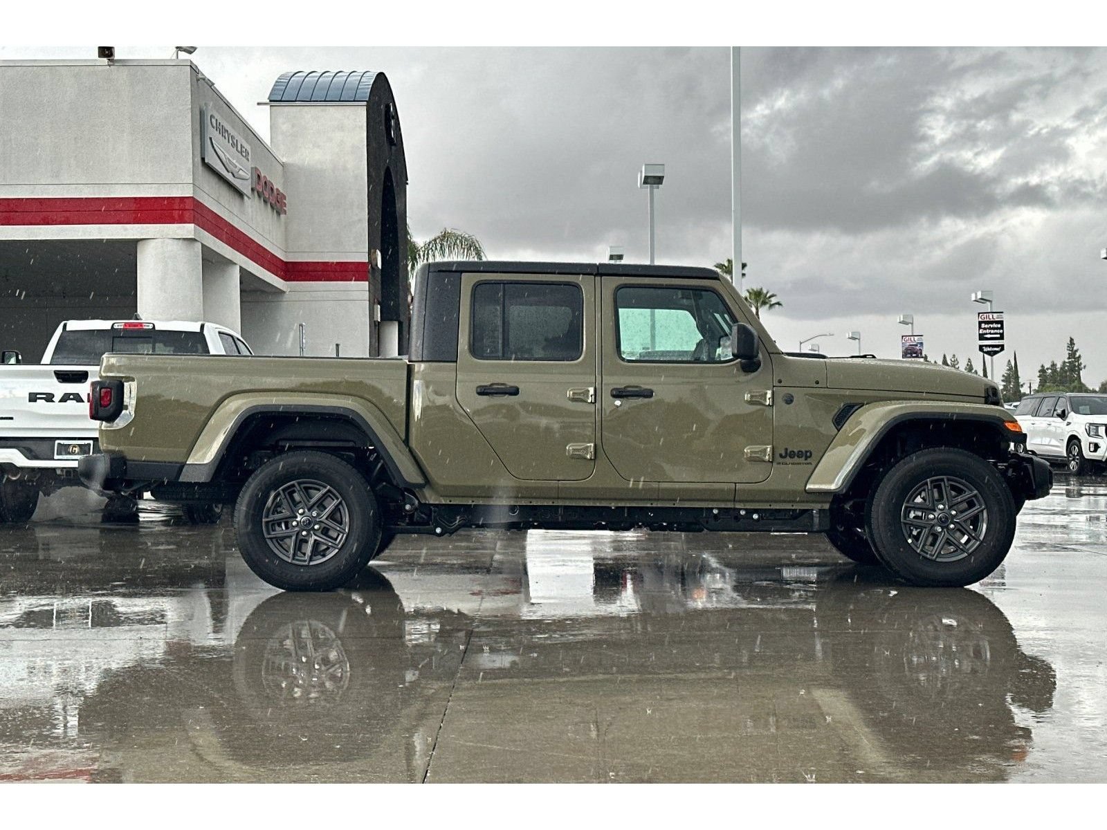 New 2026 Jeep Gladiator Sport AWD/4WD image 9