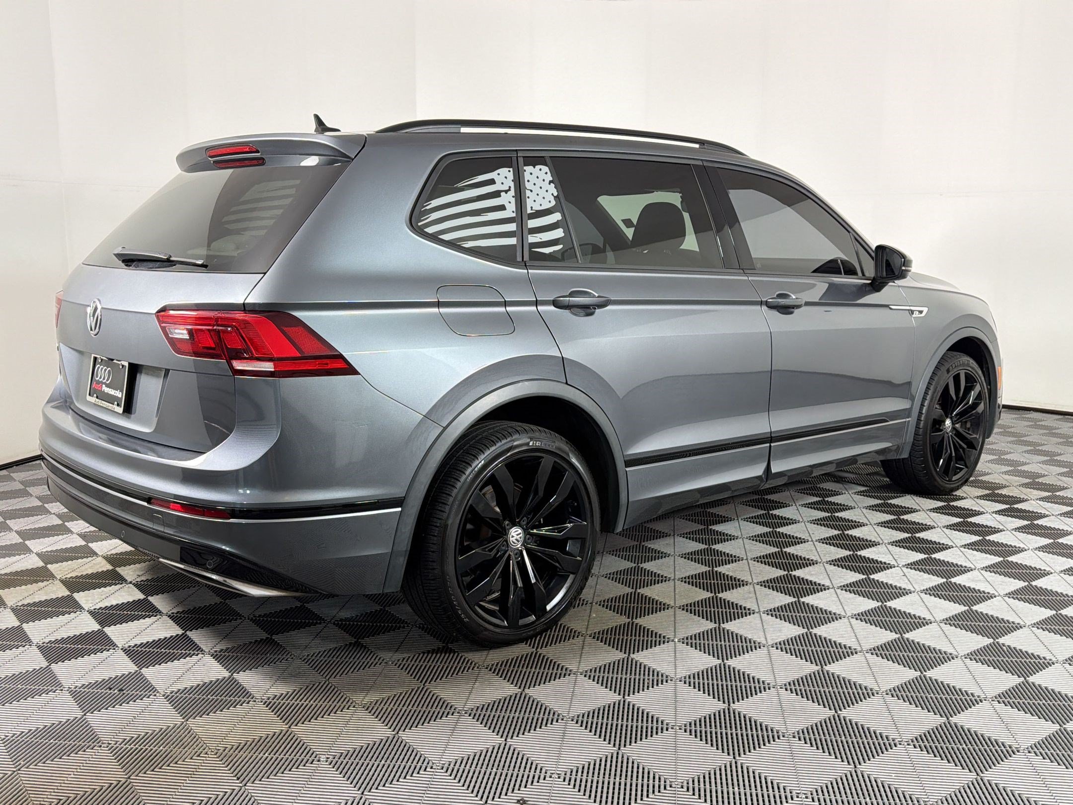 Used 2021 Volkswagen Tiguan SE R-Line FWD image 6
