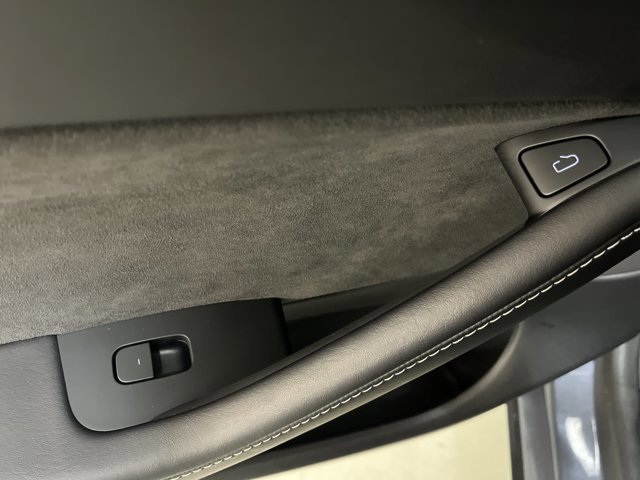 Used 2022 Tesla Model Y Long Range image 25