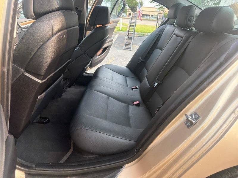 Used 2011 BMW 528i Sedan RWD image 13