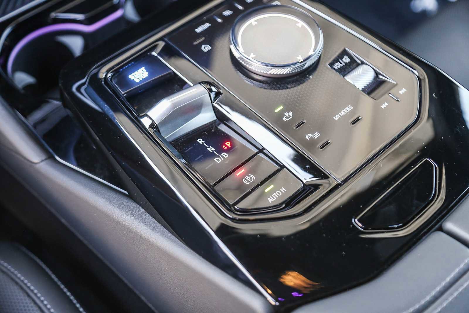 Used 2025 BMW i5 M60 w/ Premium Package image 16