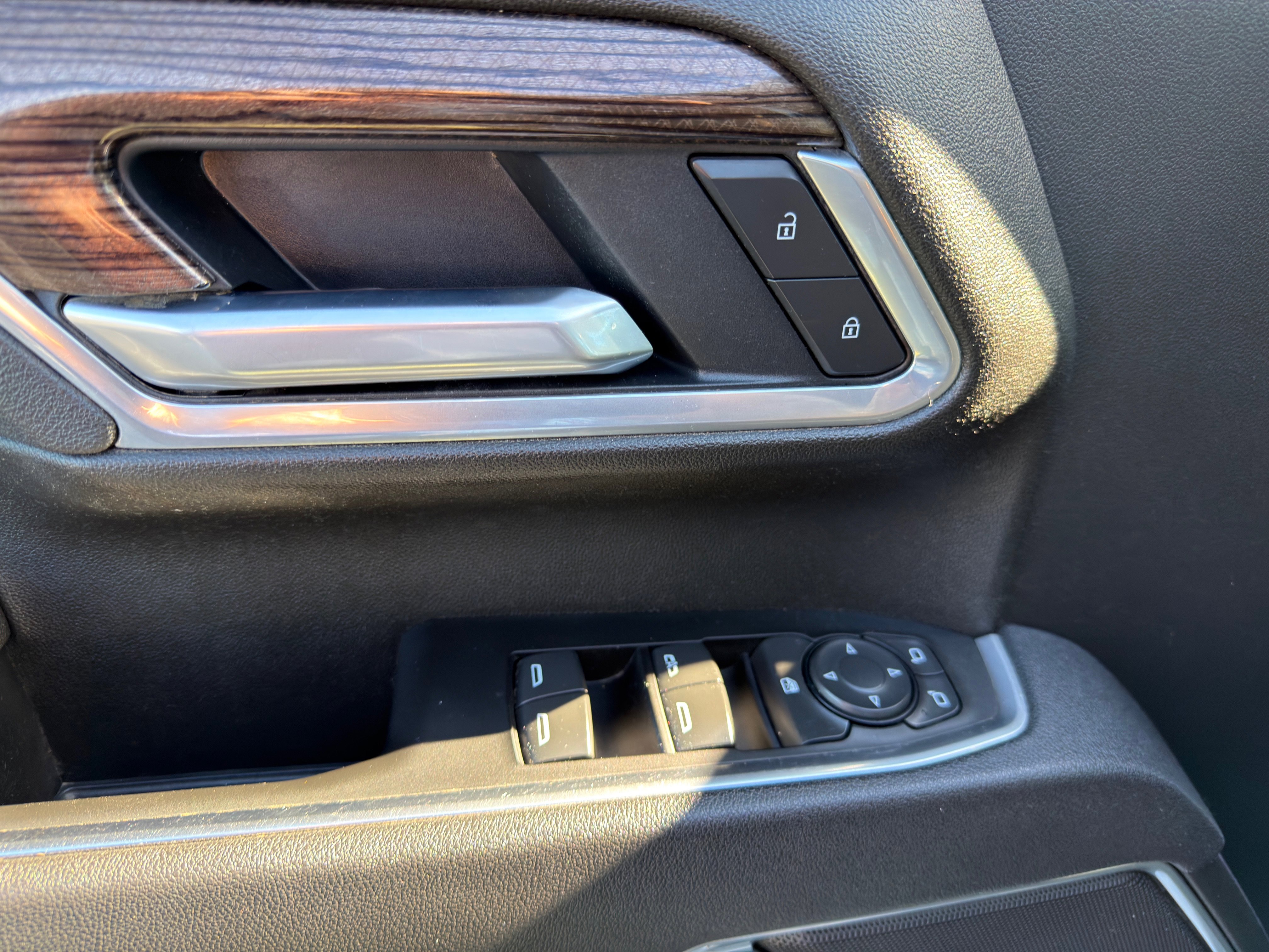 Used 2025 Chevrolet Silverado 2500 LT w/ Convenience Package image 30