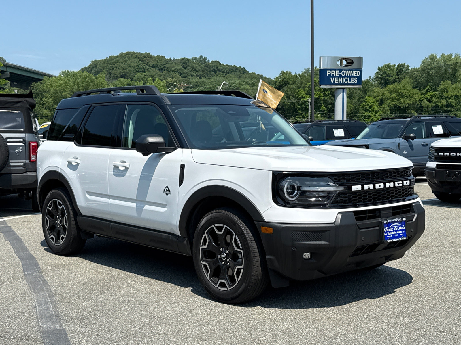 Certified 2025 Ford Bronco Sport Outer Banks w/ Outer Banks Tech Package+ AWD/4WD image 1