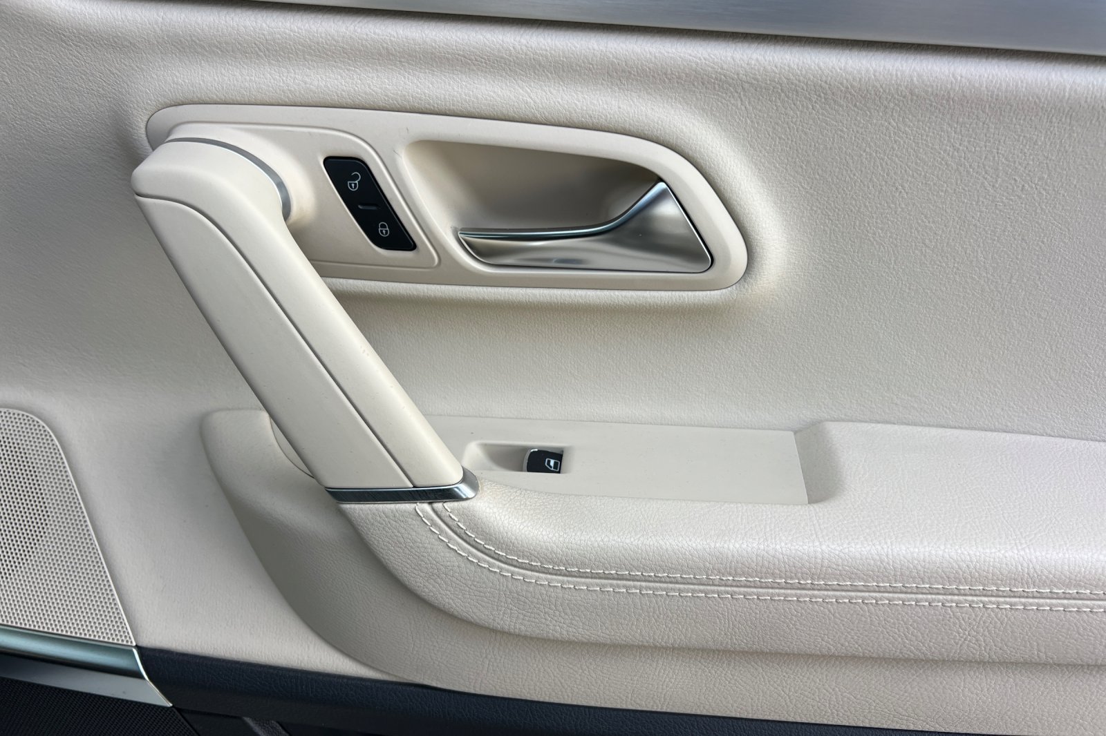 Used 2010 Volkswagen CC Luxury FWD image 19