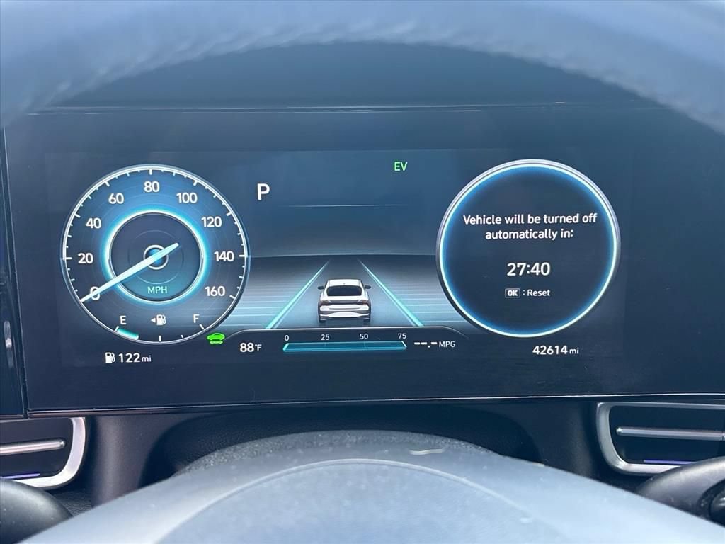 Used 2023 Hyundai Elantra Limited FWD image 15