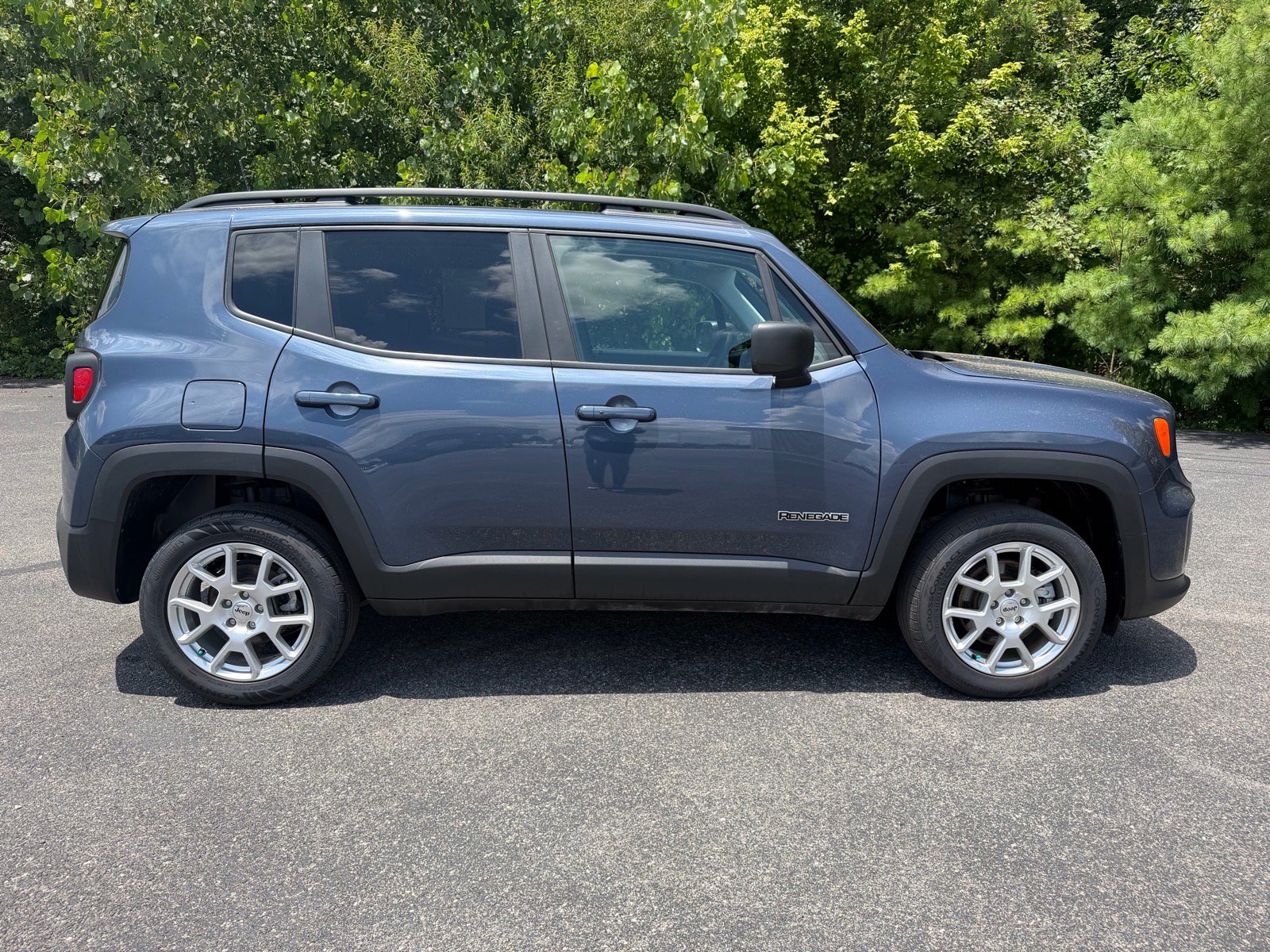 Used 2022 Jeep Renegade Latitude AWD/4WD image 20
