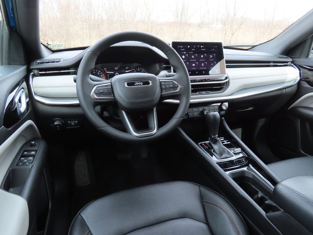 Used 2024 Jeep Compass Limited image 4