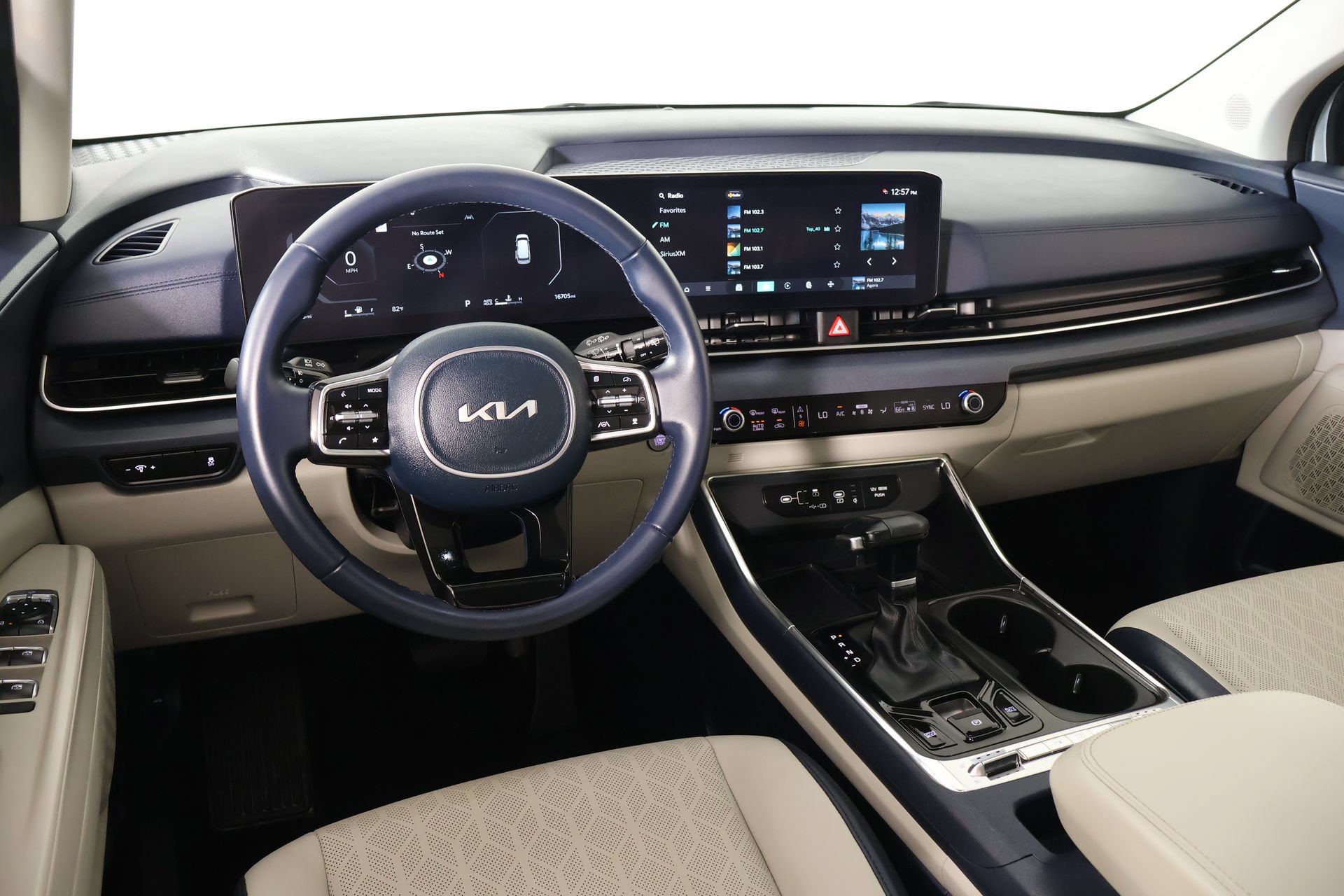Used 2025 Kia Carnival SX FWD image 2