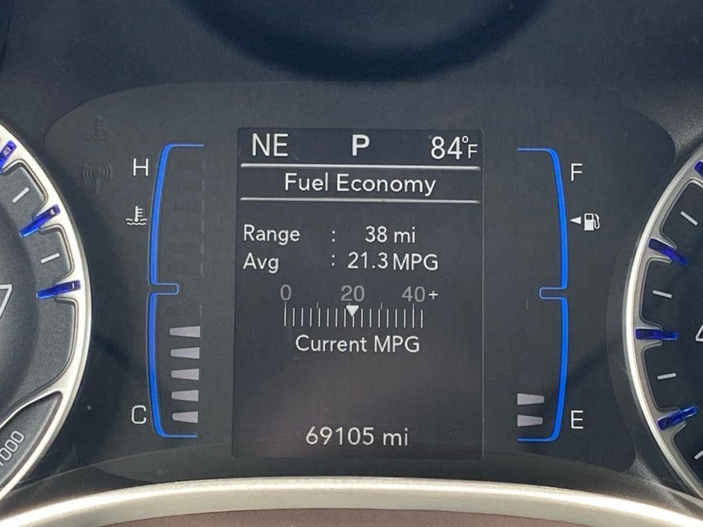 Used 2023 Chrysler Voyager LX image 17