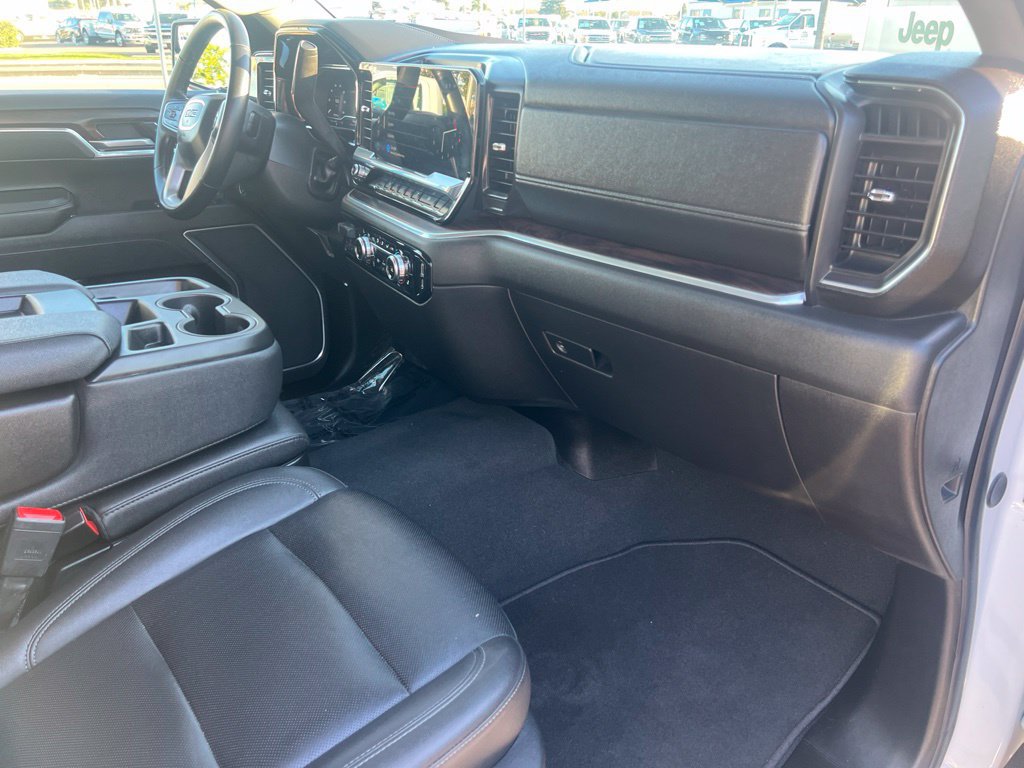 Used 2025 GMC Sierra 1500 SLT AWD/4WD image 32