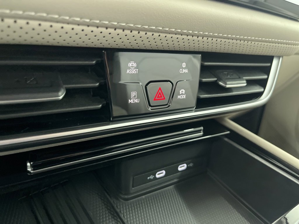 Certified 2025 Volkswagen Atlas SE image 25