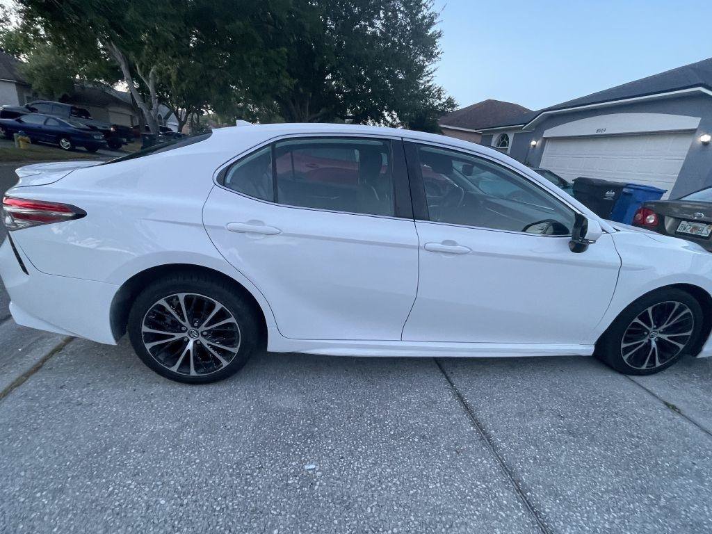 Used 2019 Toyota Camry SE FWD image 4