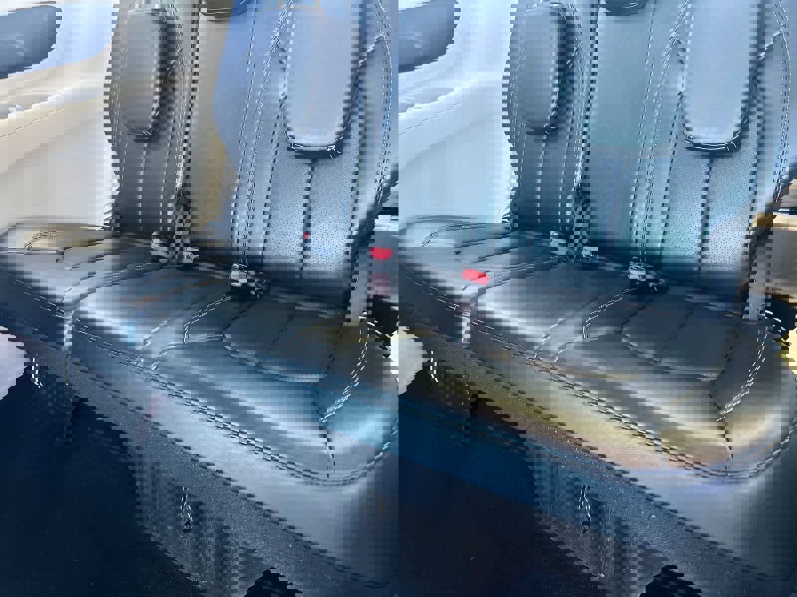 Used 2023 Chrysler Pacifica Touring-L image 16