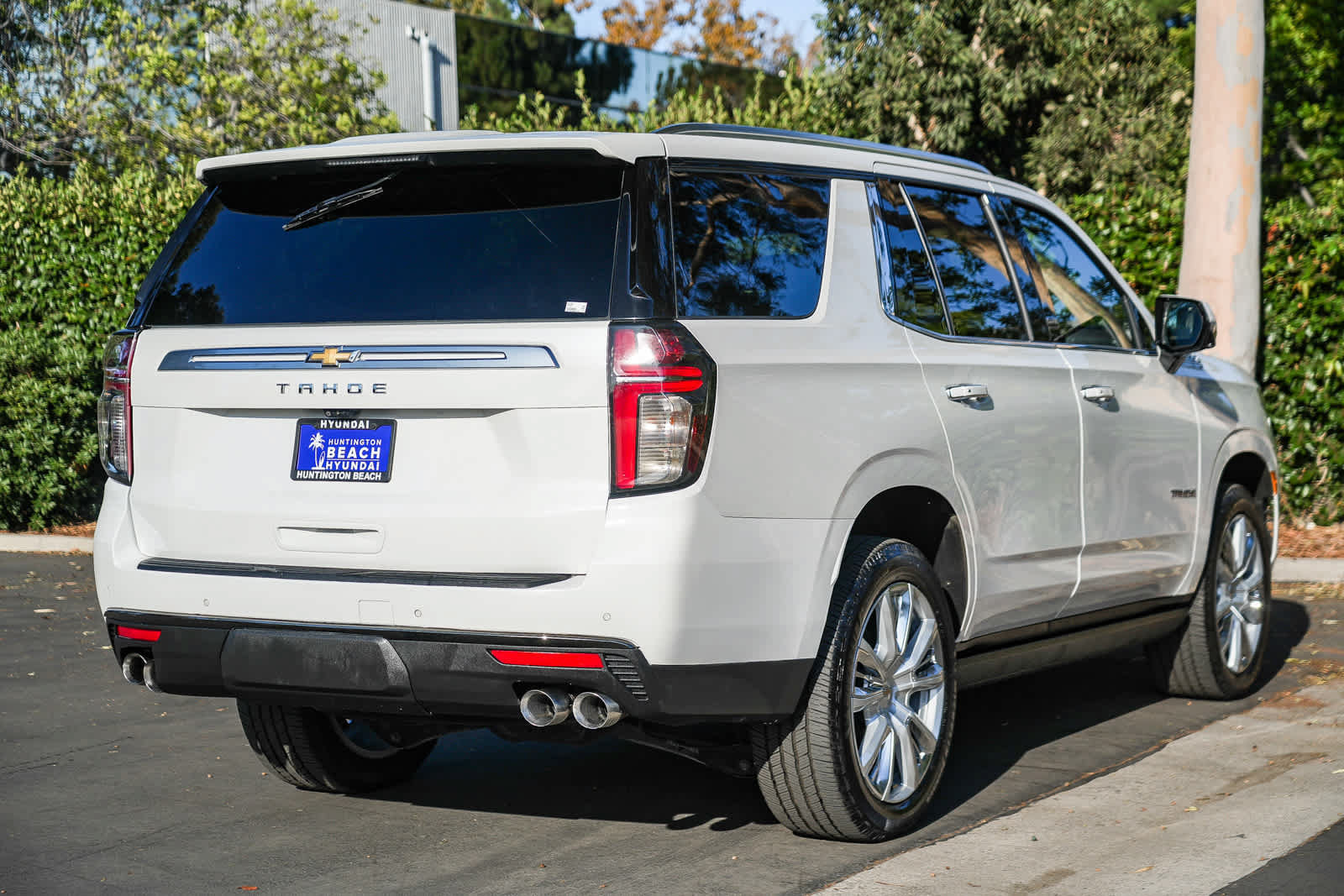 Used 2021 Chevrolet Tahoe High Country w/ Premium Package AWD/4WD image 6