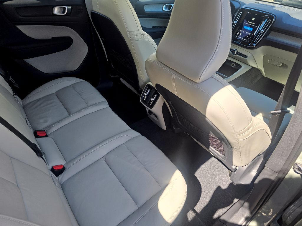 Certified 2024 Volvo XC40 B5 Plus w/ Protection Package Premier AWD/4WD image 8