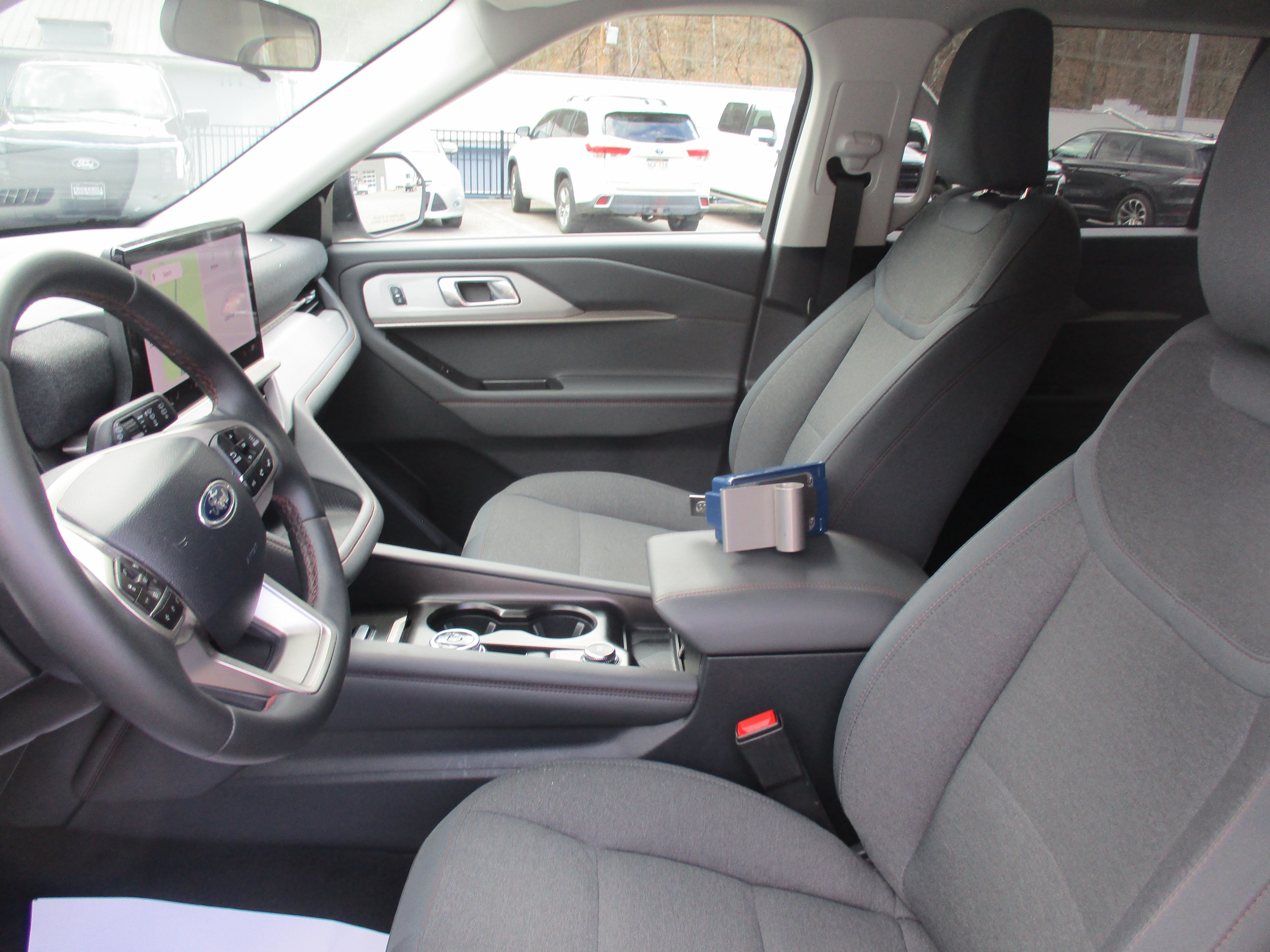 Used 2025 Ford Explorer Active AWD/4WD image 16