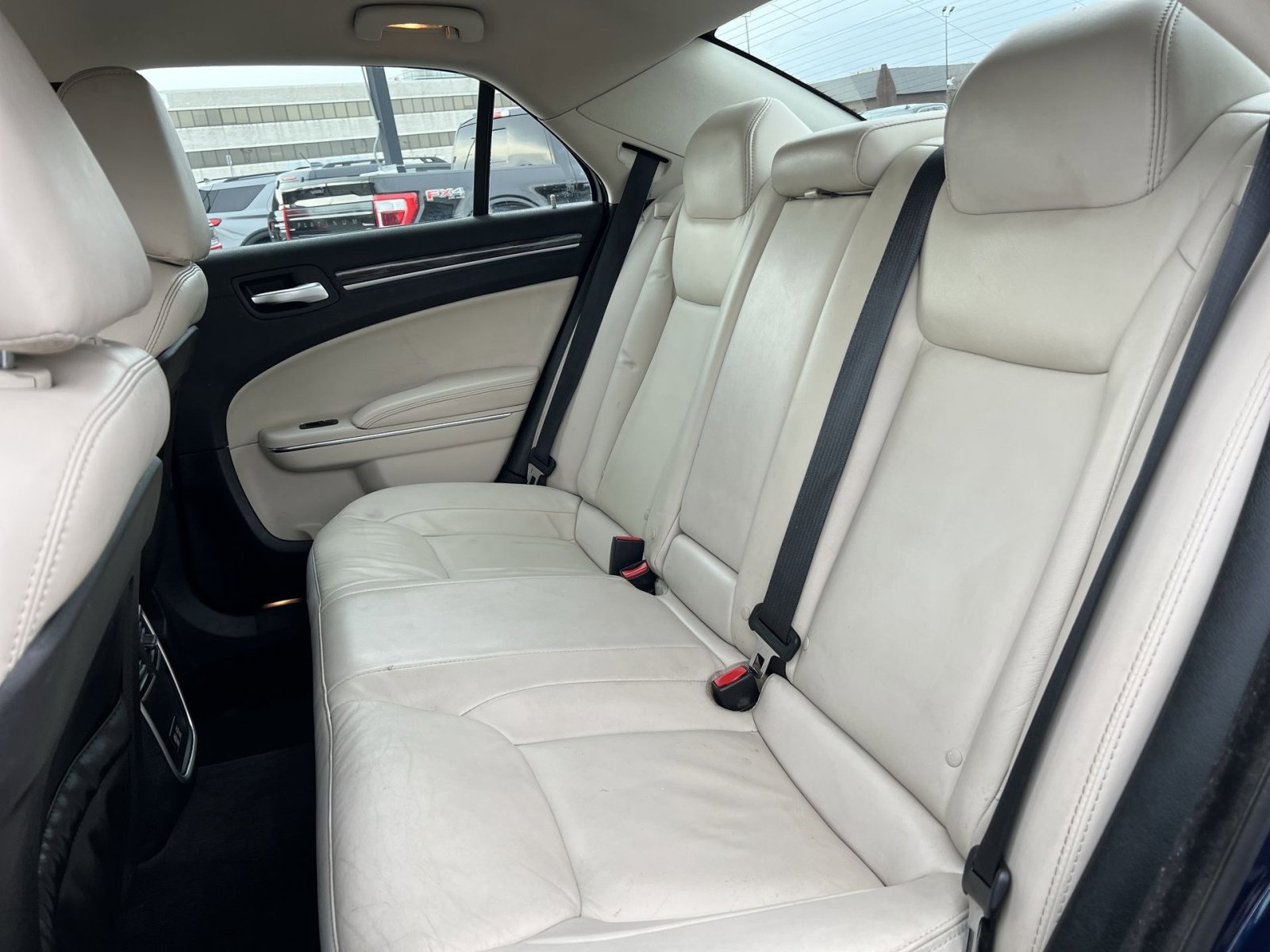 Used 2017 Chrysler 300 Limited image 20