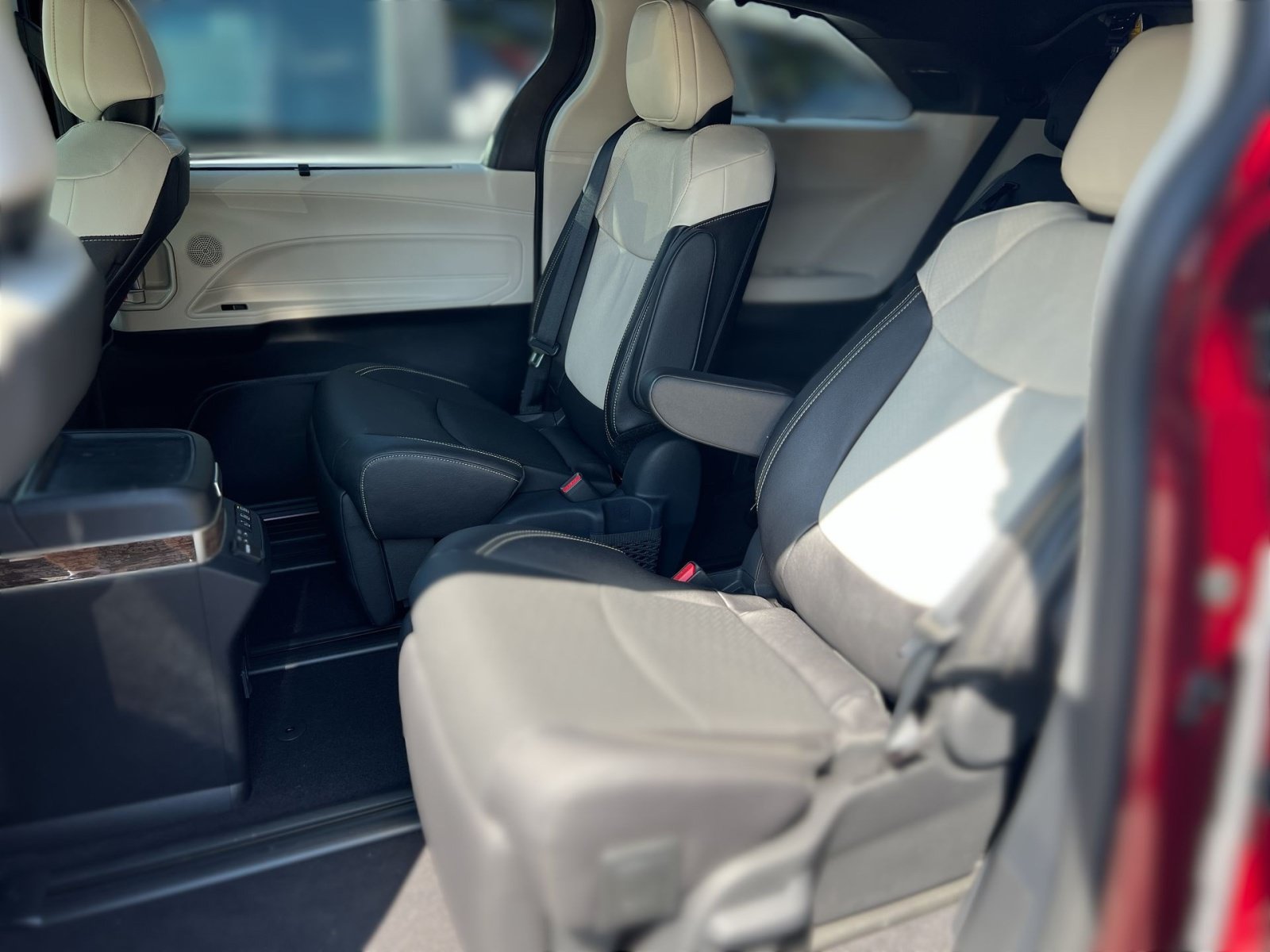 New 2026 Toyota Sienna Platinum AWD/4WD image 19