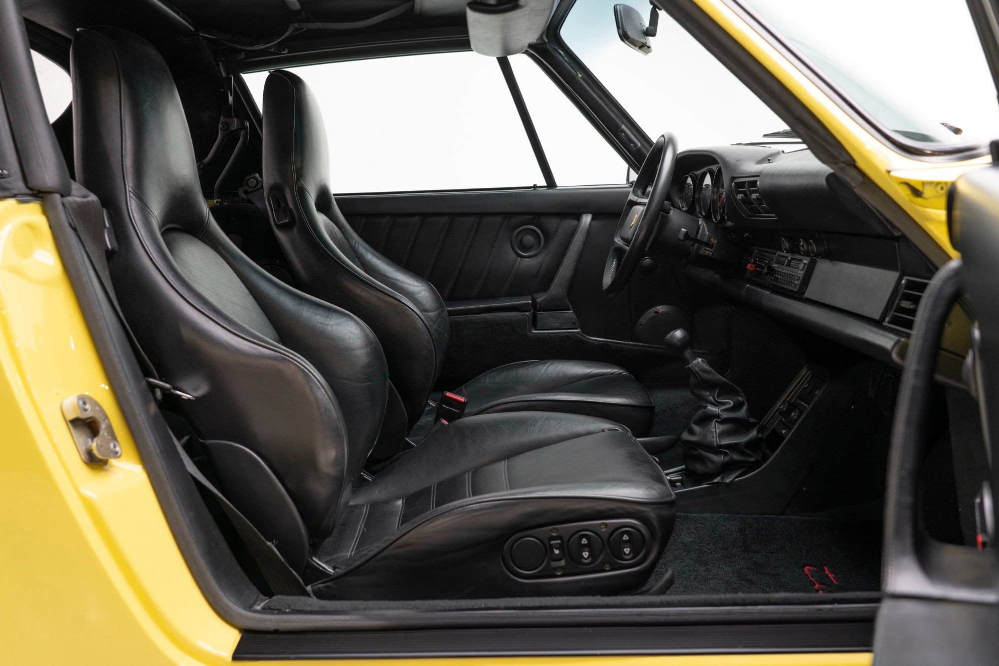 Used 1988 Porsche 911 Carrera RWD image 44