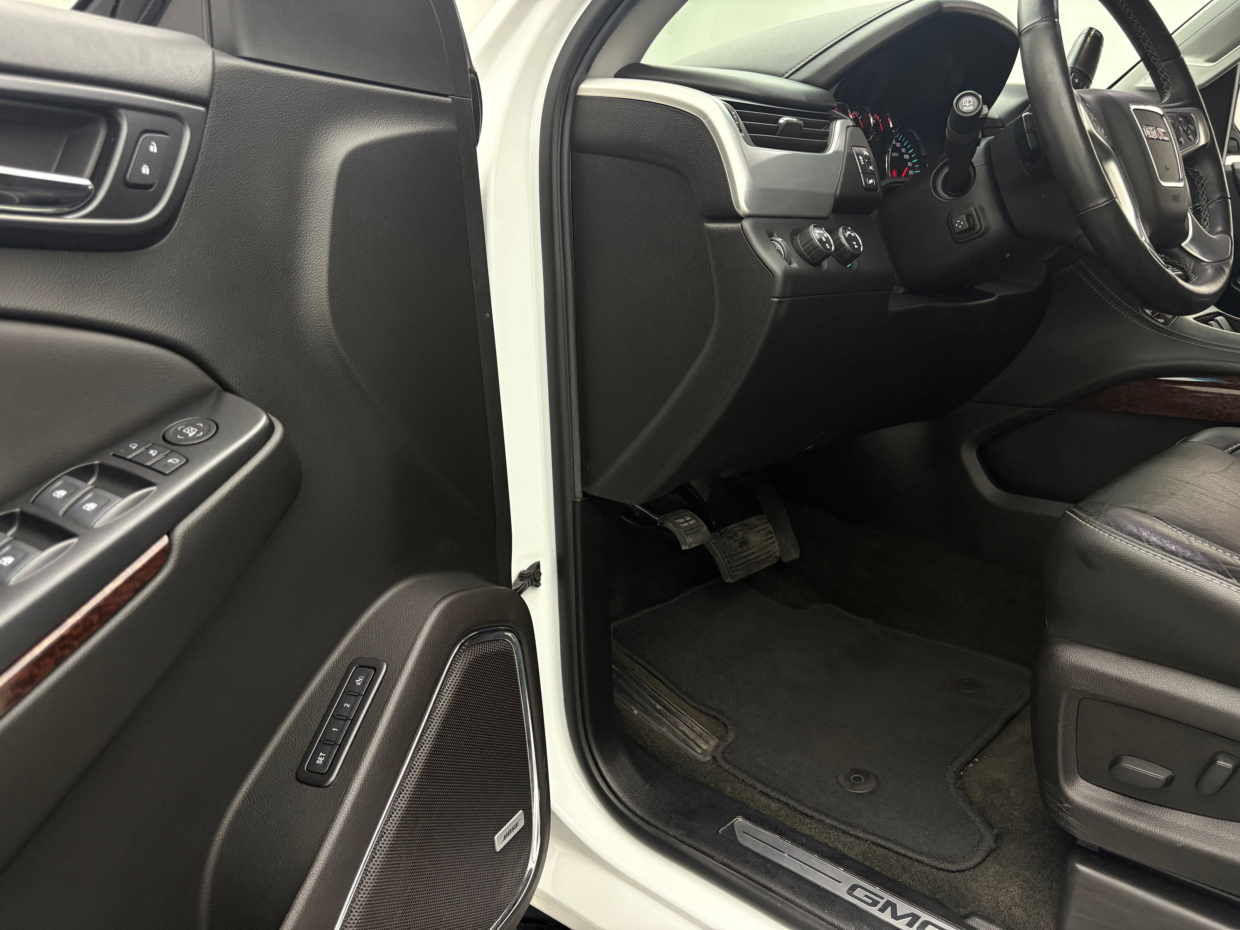 Used 2018 GMC Yukon XL SLT AWD/4WD image 17
