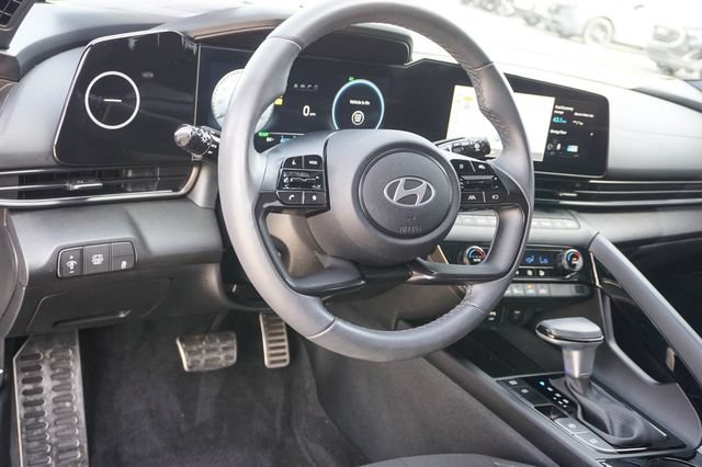 Used 2025 Hyundai Elantra SEL FWD image 11