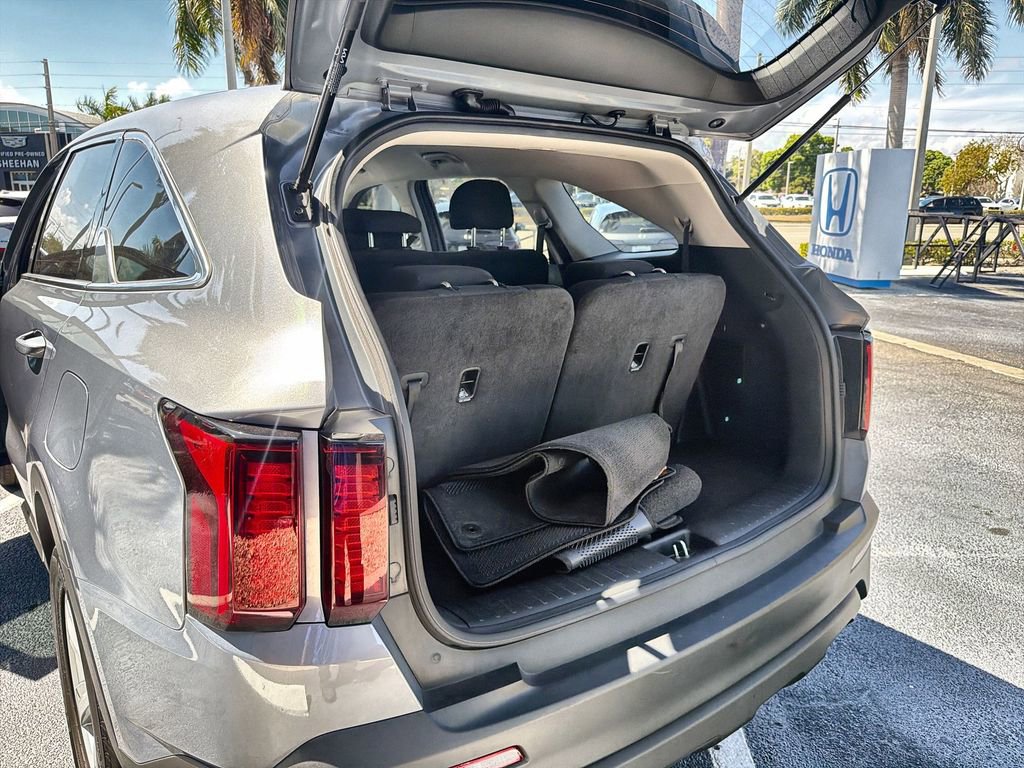 Used 2023 Kia Sorento LX image 27