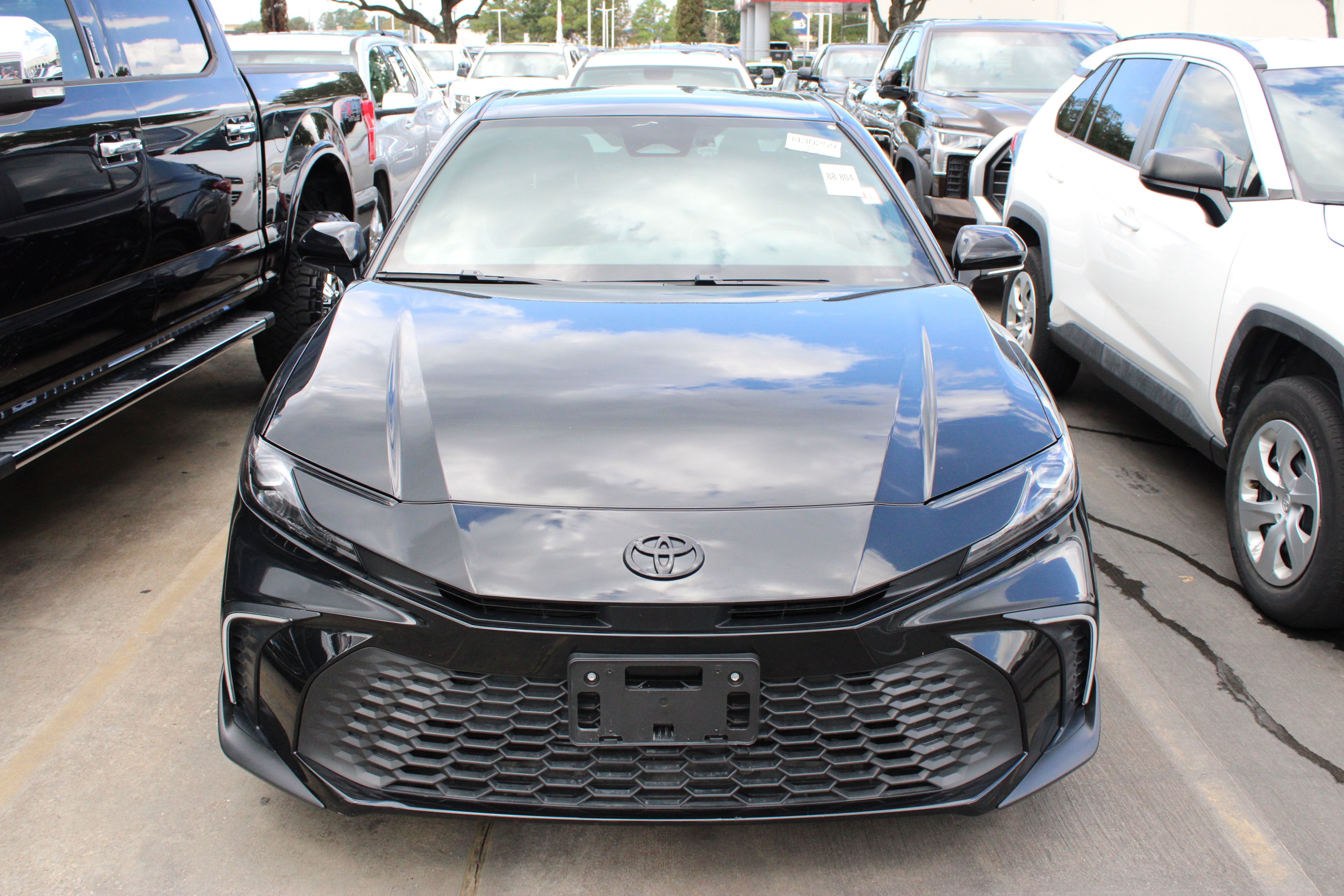 Used 2026 Toyota Camry SE FWD image 4