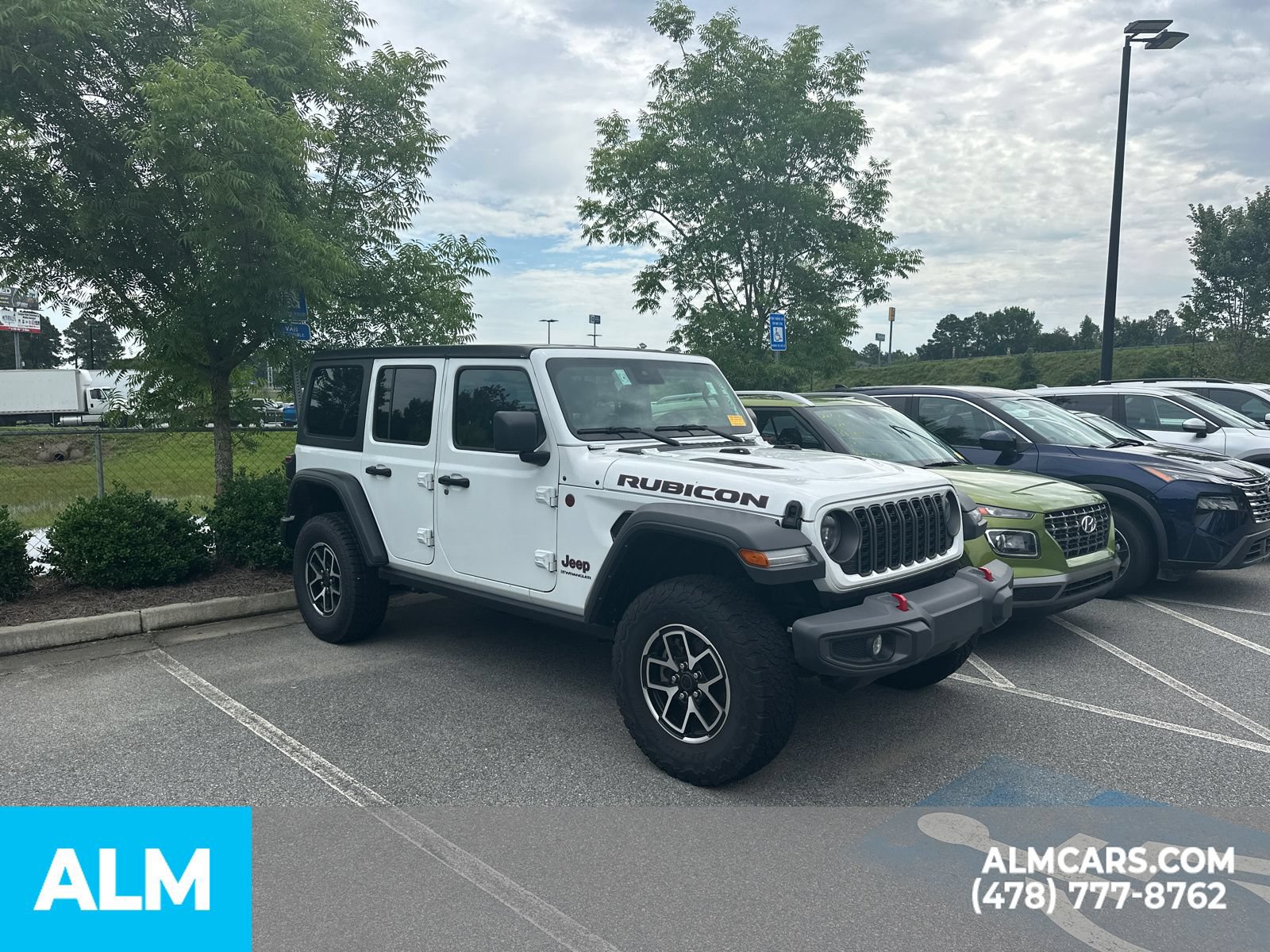 Used 2025 Jeep Wrangler Unlimited Rubicon AWD/4WD image 13