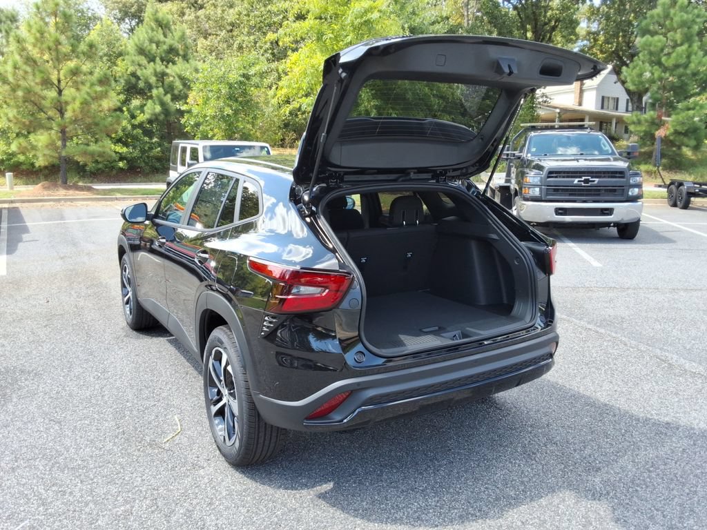 New 2026 Chevrolet Trax RS w/ Sunroof Package FWD image 13