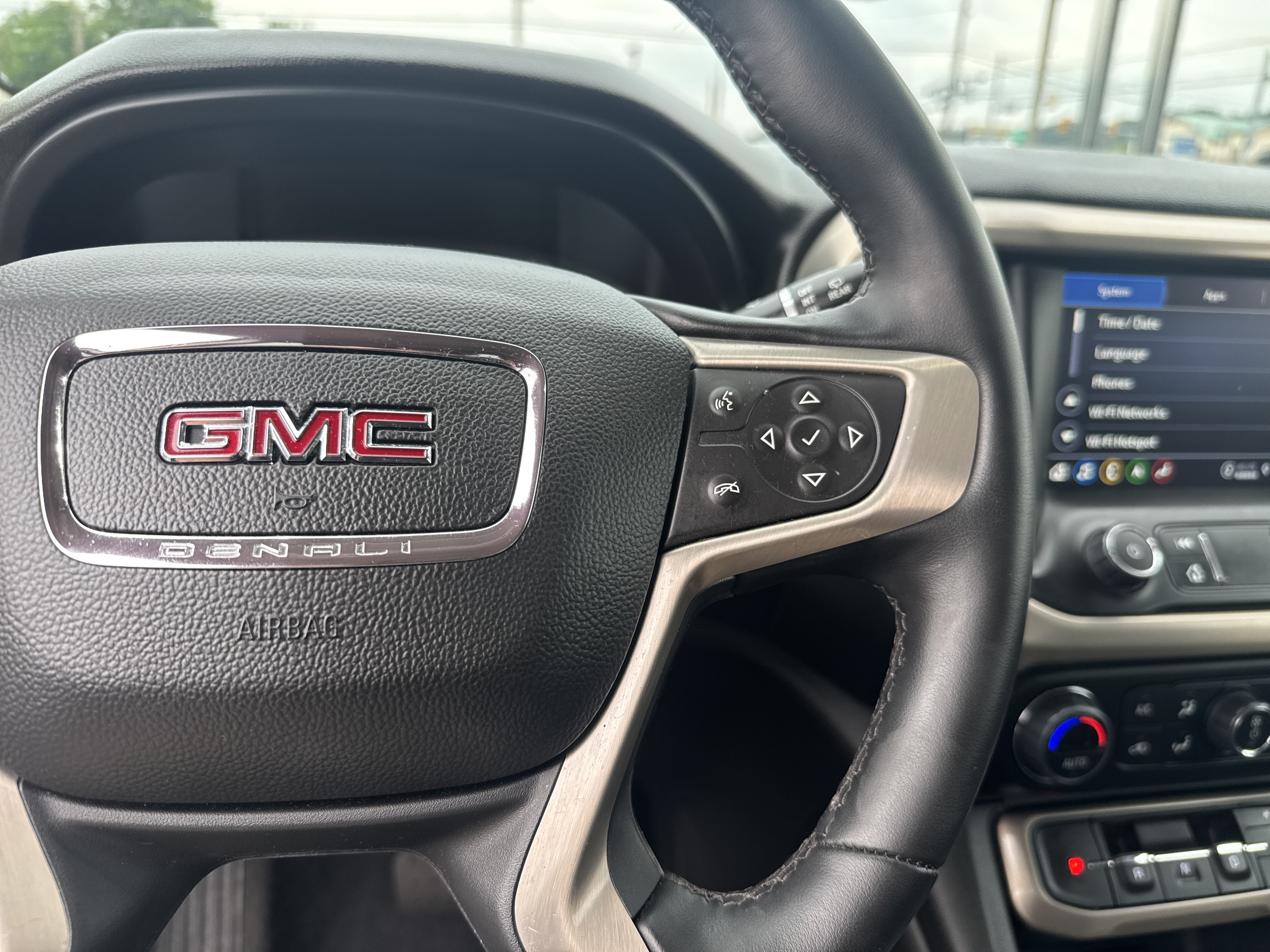 Used 2023 GMC Acadia Denali w/ Denali Ultimate Package AWD/4WD image 20