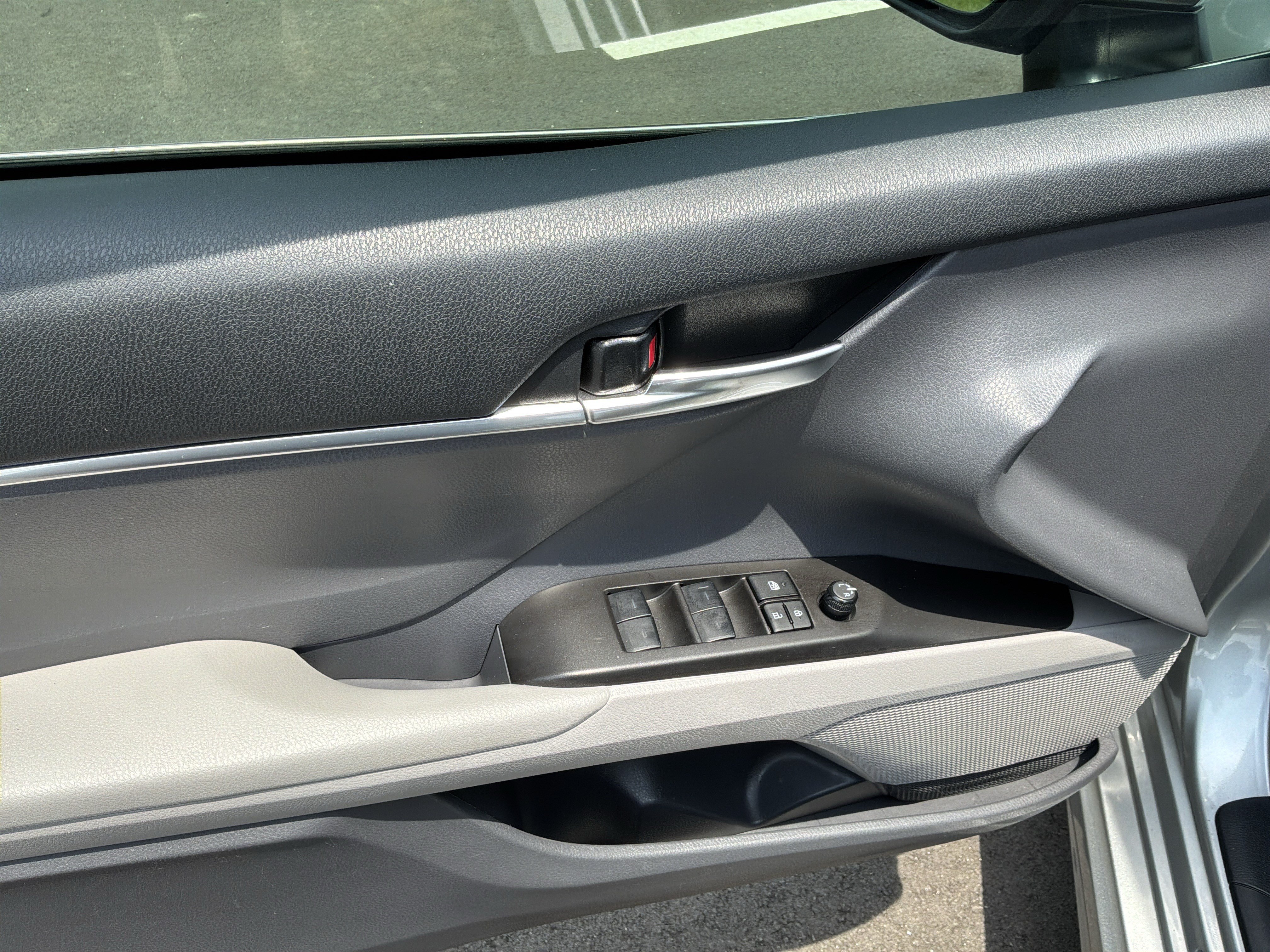 Used 2023 Toyota Camry SE w/ Convenience Package FWD image 15