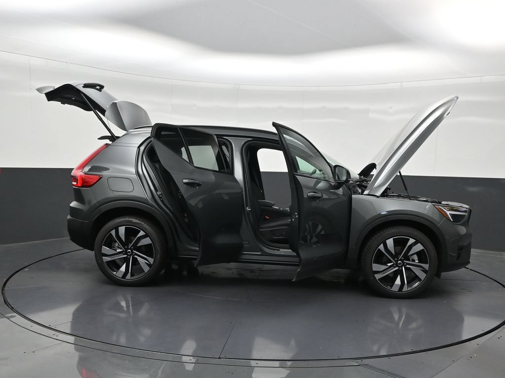 New 2026 Volvo XC40 B5 Plus w/ Climate Package AWD/4WD image 30
