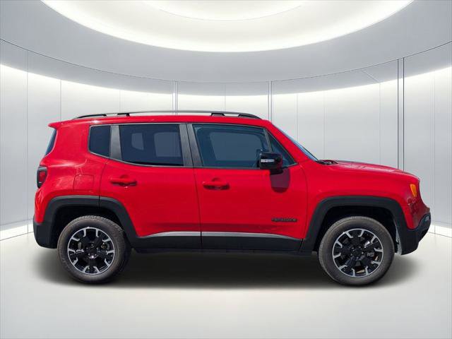 Certified 2023 Jeep Renegade Latitude AWD/4WD image 2
